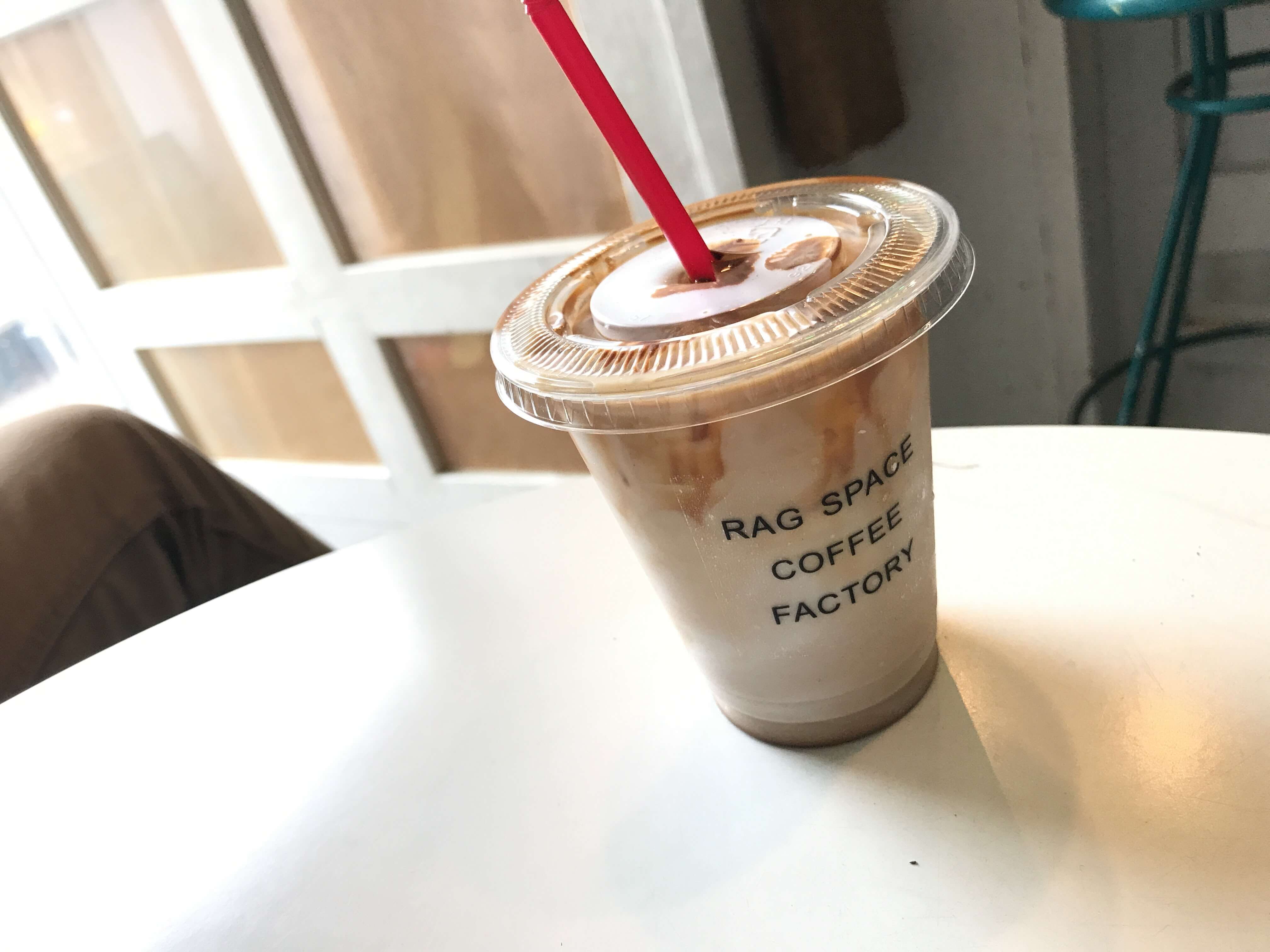 【RAGSPACE COFFEE FACTORY】路地裏のコーヒースタンド。夜中まで営業が嬉しい隠れ家カフェ。