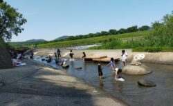【鍋田水遊び公園 – 山鹿市鍋田 -】これからの時期最高な川遊びができる公園