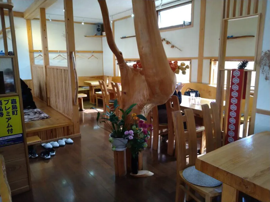 Table seating and horigotatsu