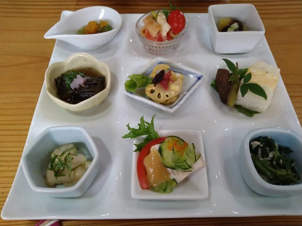 9-piece appetizer plate